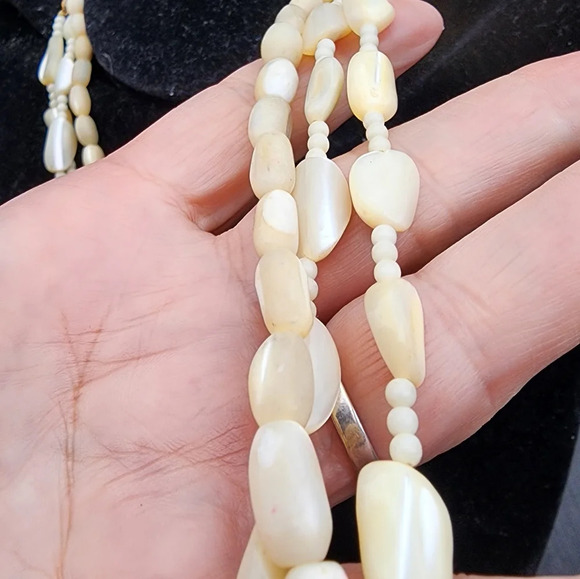Vintage mother of pearl necklaces‎ - Picture 10 of 16